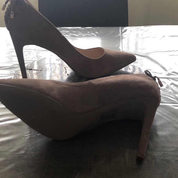 Nine West pumps. Beige - Picture 2 of 2